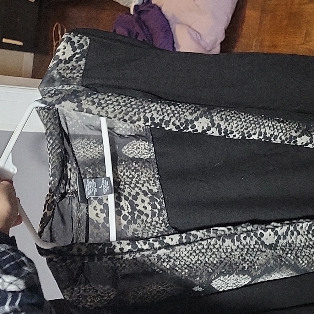 Shaw, large, snake print , flowy